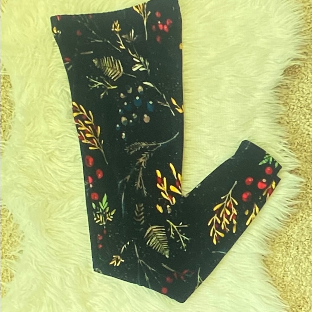 Agnes & Dora Black Leggings with Gold Leaf and Red Berry Print